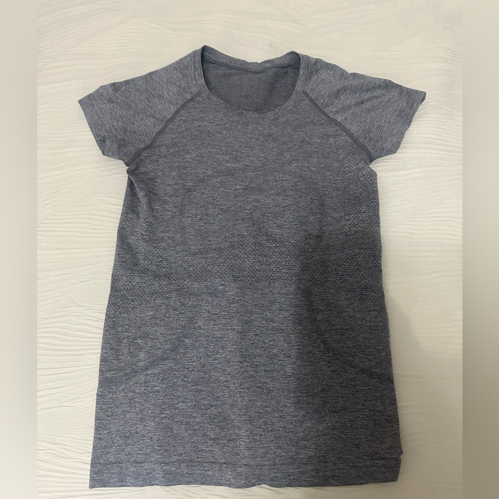 Lululemon Swiftly Tech Top Size 6! - image 2